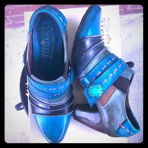 L’ Artiste dress bootie